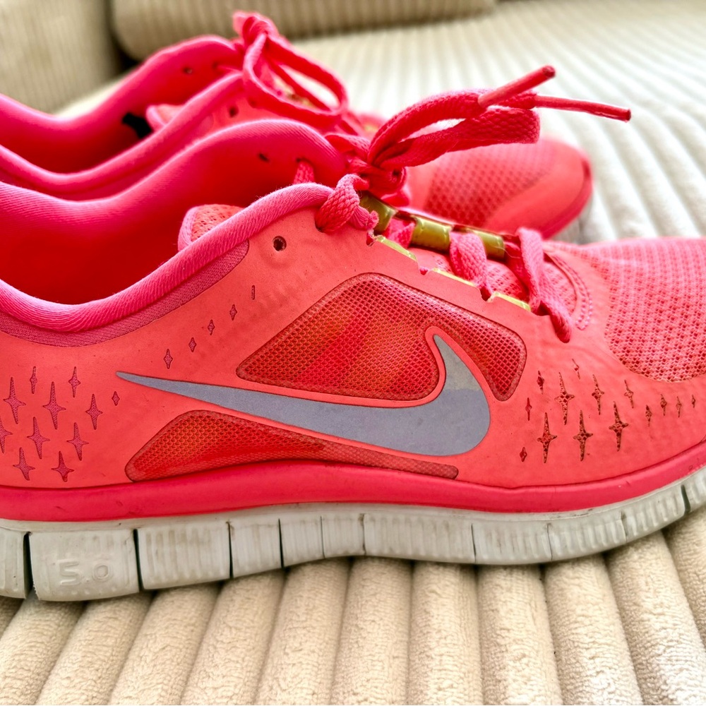 Nike Women's Free Run Hot Punch Reflect Silver Running Shoe